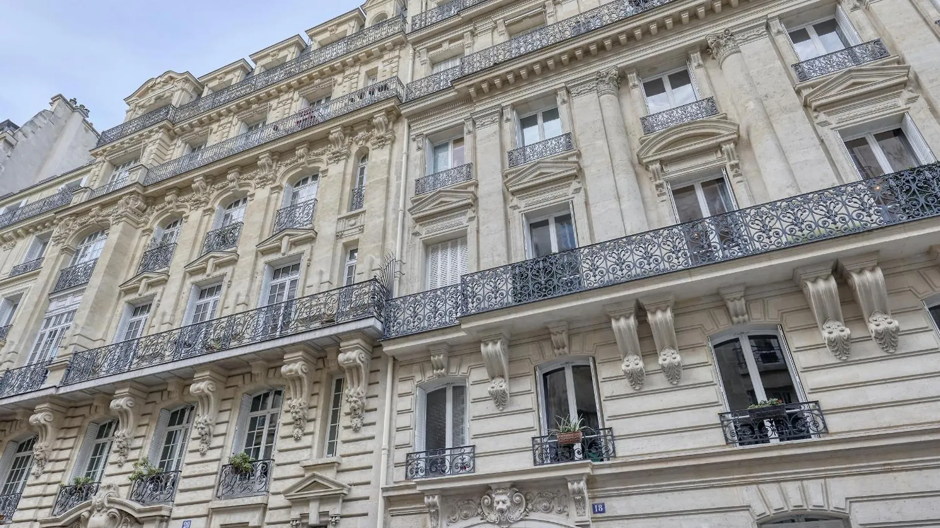 Ideal & Comfy Cocoon At The Luxury Paris 16. Apartment